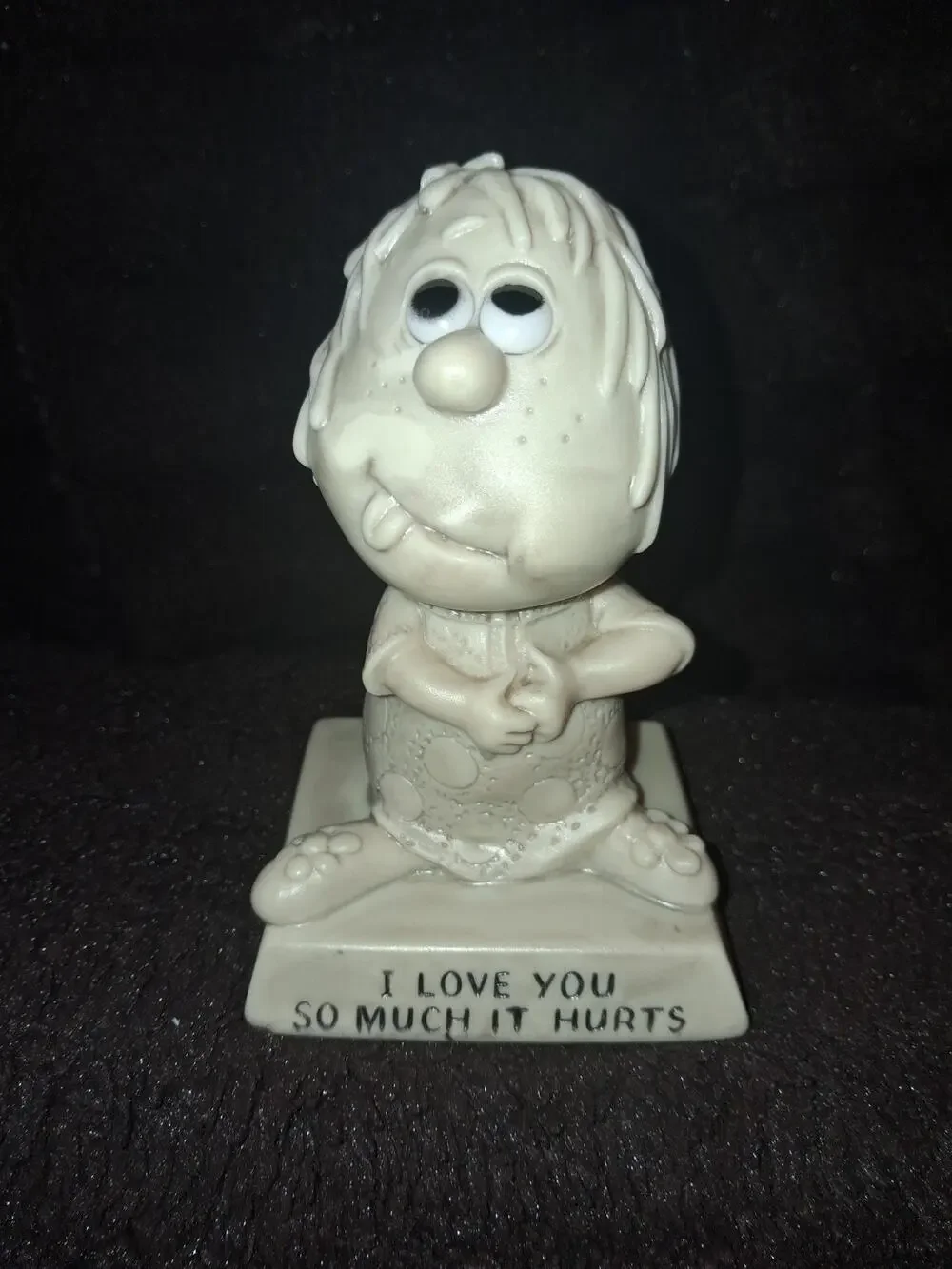 Vintage I LOVE YOU THIS MUCH IT HURTS Russ Berrie 1968 Blue Resin Figurine